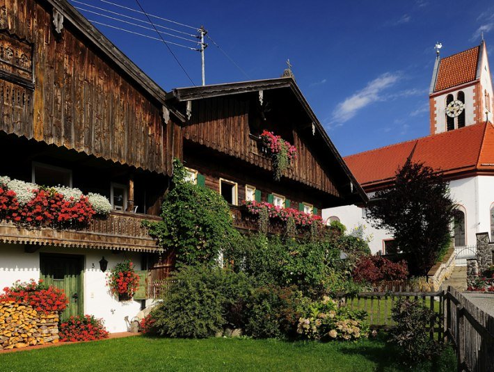 Dorf, &copy; Hirz