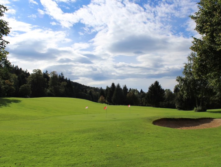 Golfplatz mit Aussicht, © Gemeinde Wackersberg